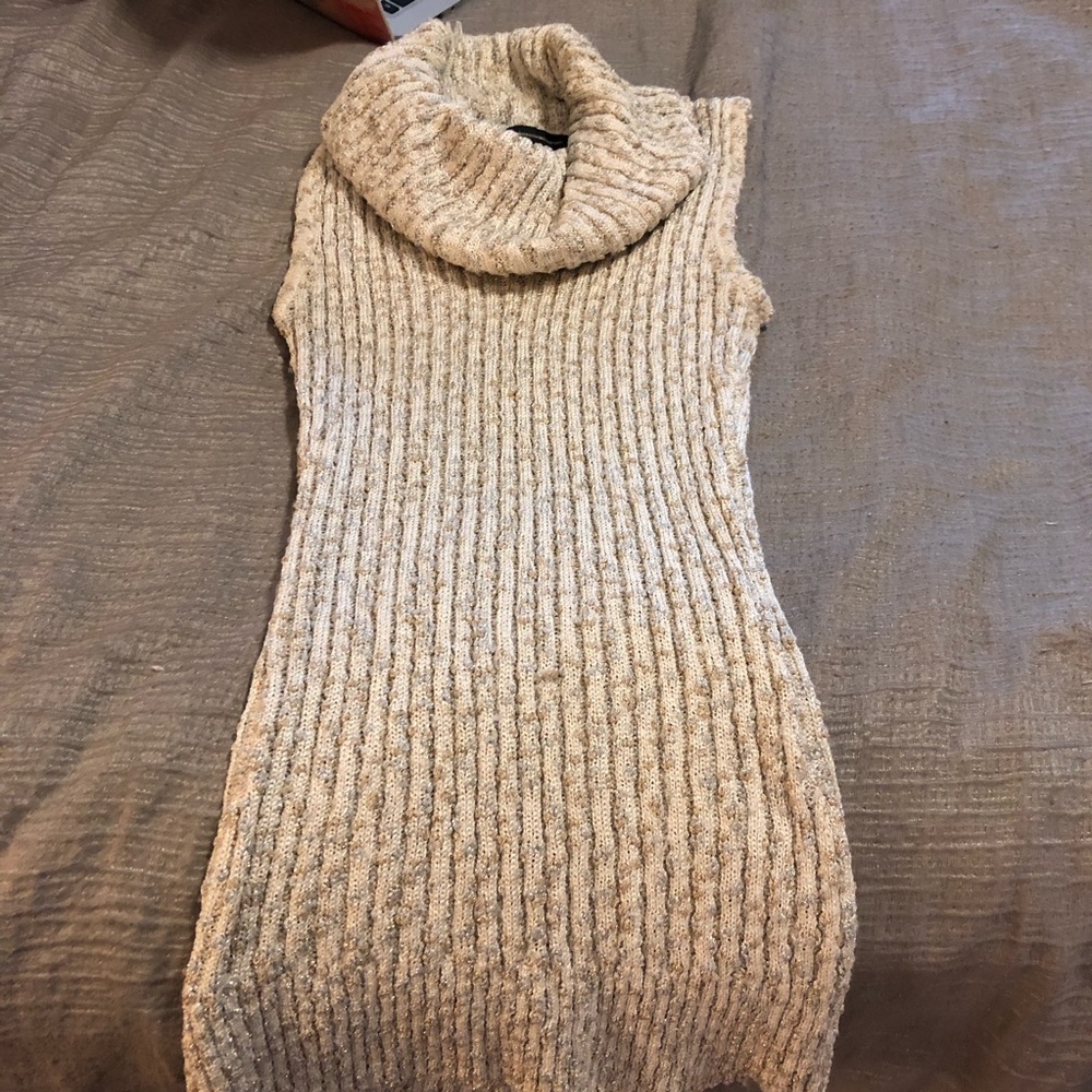 Sleeveless mock turtleneck